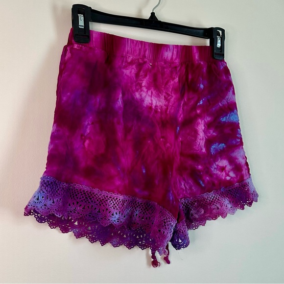 Vibrant Purple Tie Dye Shorts with Lace Trim - Boho Festival Style - Size Medium - Picture 6 of 7